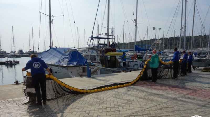 Καθαρισμός θάλασσας από πλαστικά