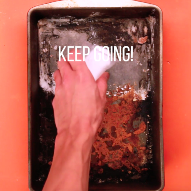 Καθαρισμός ταψιού