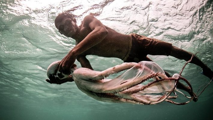 Τσιγγάνοι της θάλασσας»: Το μοναδικό φαινόμενο γενετικής μετάλλαξης των ανθρώπων που «ζουν» μέσα στο νερό