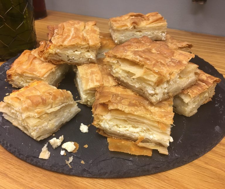 Παραδοσιακή τυρόπιτα της γιαγιάς