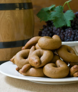 Παραδοσιακά πενατνόστιμα μουστοκούλουρα. 