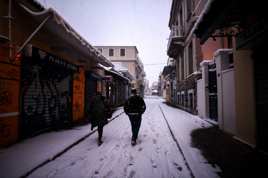 Φωτογραφίες από τη χιονισμένη Αθήνα.