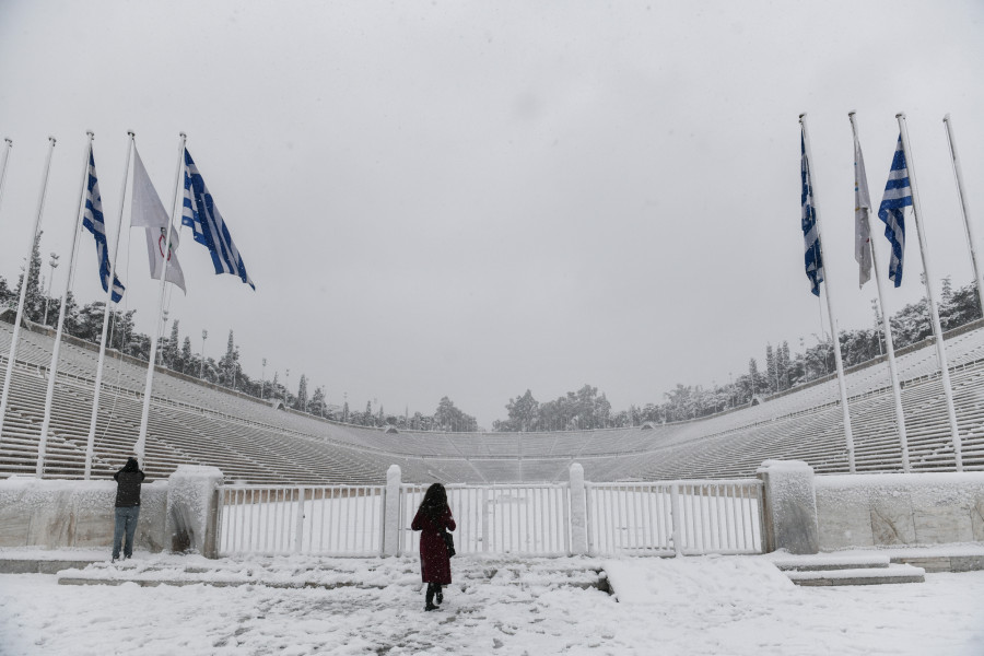 Φωτογραφίες από τη χιονισμένη Αθήνα.