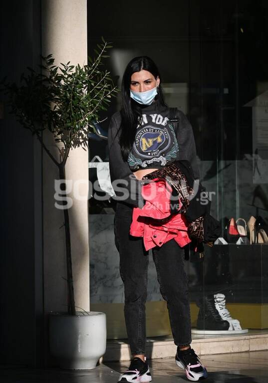 Ιωάννα Μπούκη με τις κόρες στην Κηφισιά 