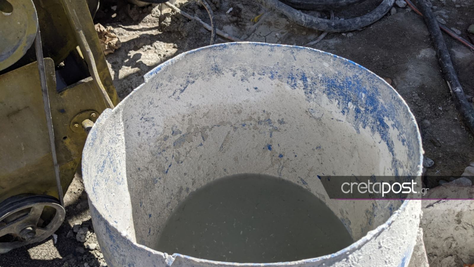 Παιδί σε βαρέλι