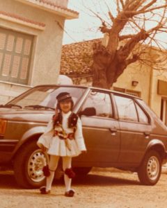 Επώνυμοι ντυμένοι τσολιάδες