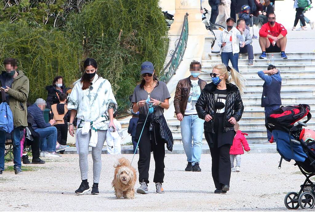 Εκεί ήταν και η κούκλα μητέρα της