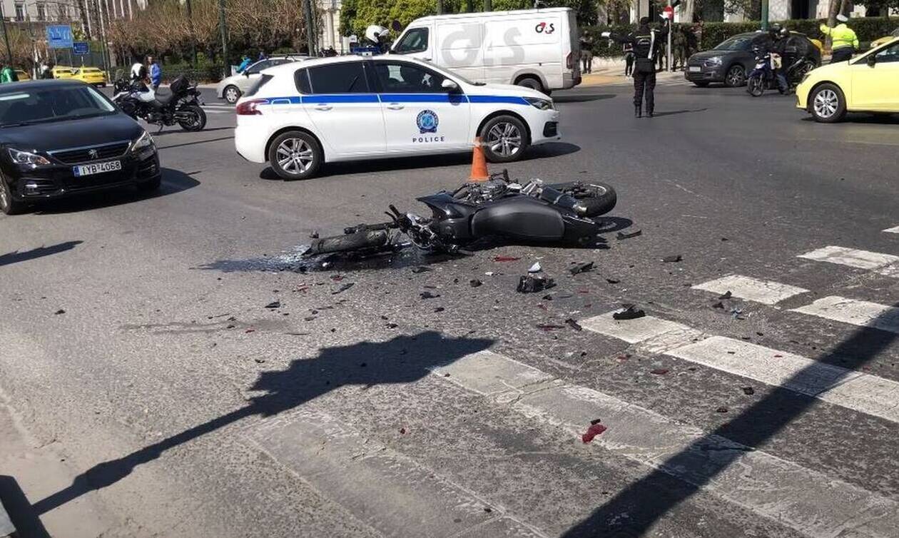 Οι τελευταίες εξελίξεις για τον τροχονόμο, λόγω του τροχαίου έξω από τη Βουλή.