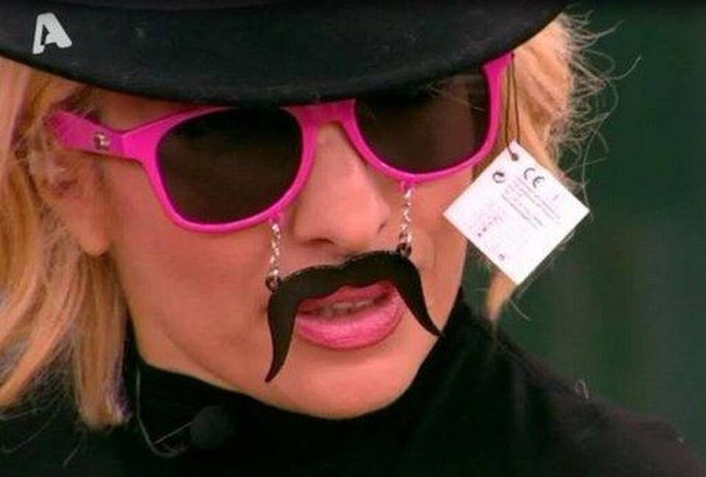 Ποιες οι μοναδικές μεταμφιέσεις της Ελένης Μενεγάκη για τις Απόκριες;