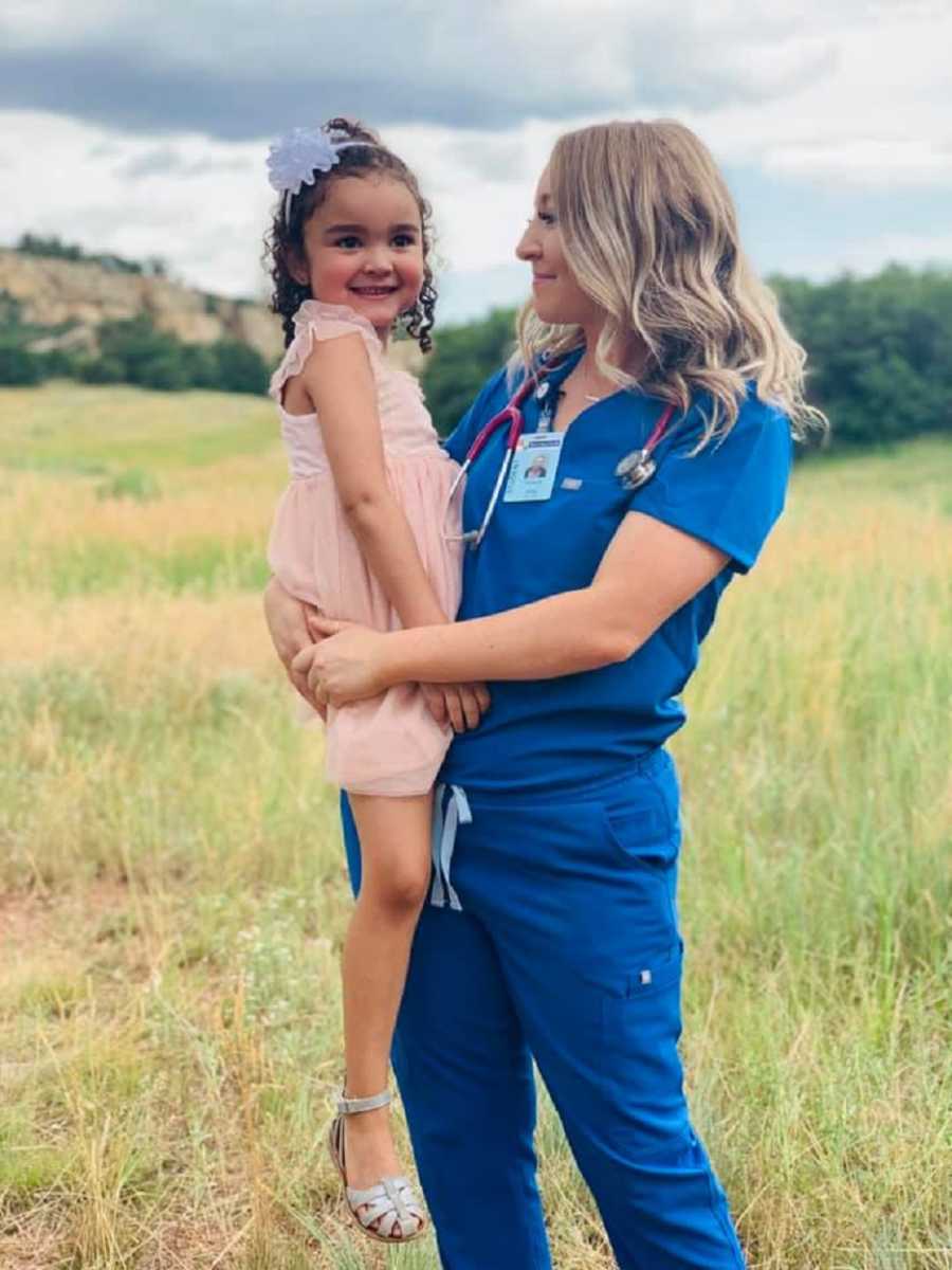 Έγκυος στα 16