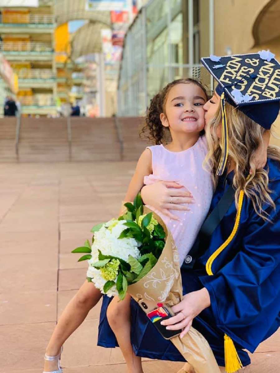 Έγκυος στα 16