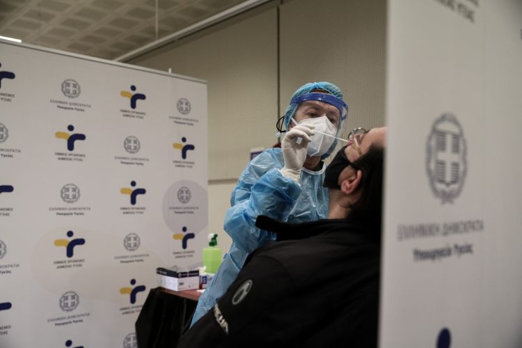 Πληροφορίες κρουσμάτων για σήμερα: Το μαύρο ρεκόρ από την πανδημία.