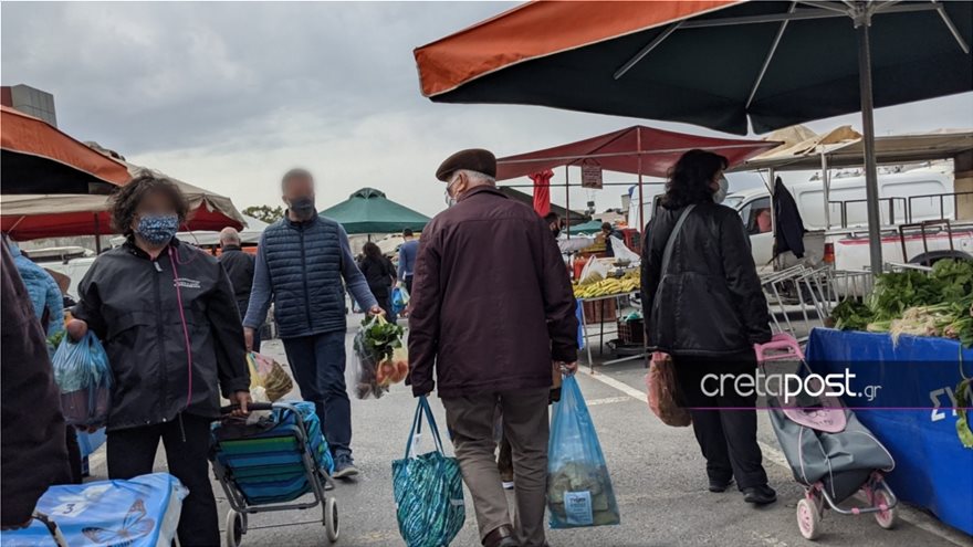 Παρά το lockdown παρατηρήθηκε συνωστισμός ατόμων στο Ηράκλειο.