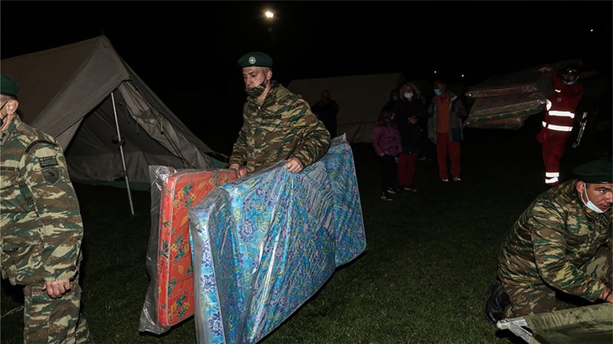 Κάτοικοι διανυκτέρευσαν σε ξενοδοχεία και σκηνές, λόγω του σεισμού στην Ελασσόνα.