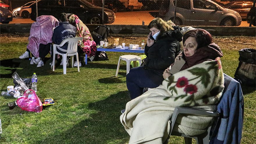 Κάτοικοι διανυκτέρευσαν σε ξενοδοχεία και σκηνές, λόγω του σεισμού στην Ελασσόνα.
