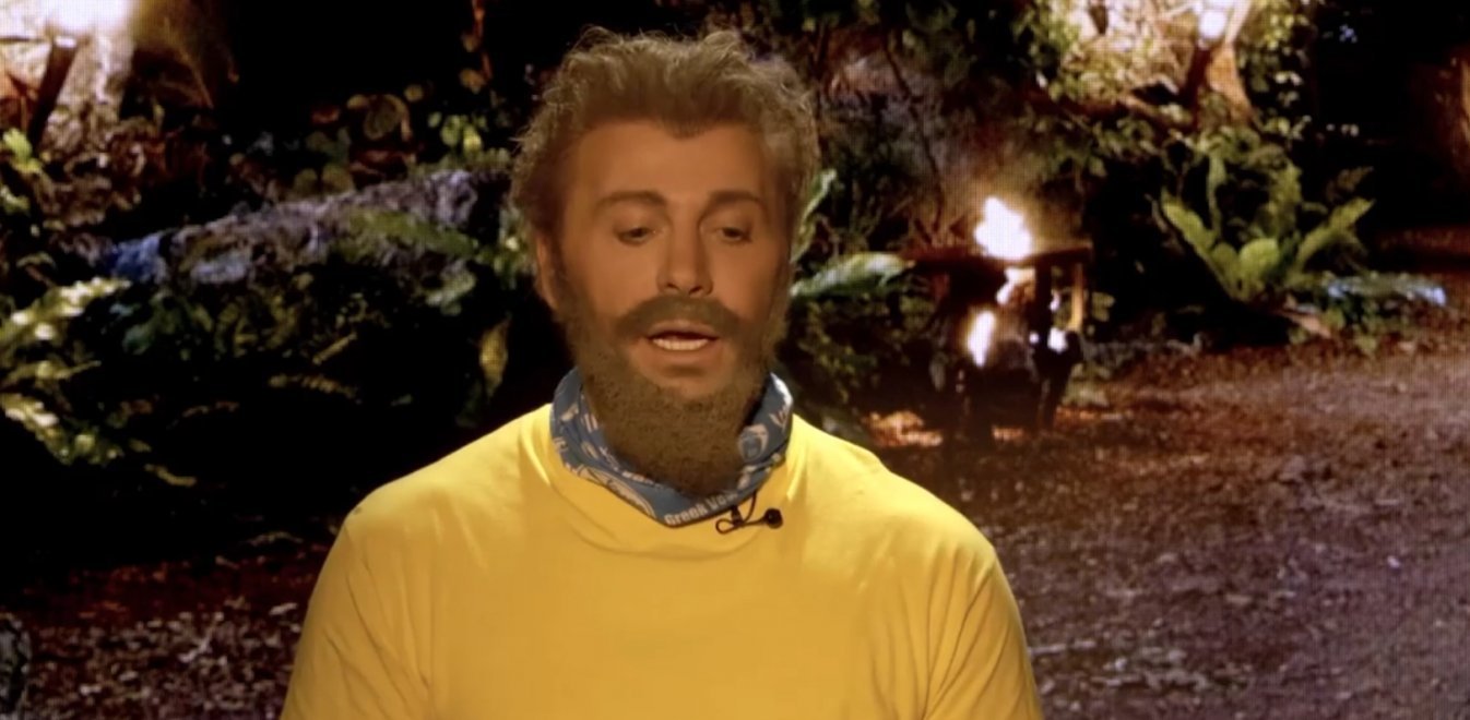 Η μεταμόρφωση του Τάκη Ζαχαράτου σε Νίκο Μπάρτζη.