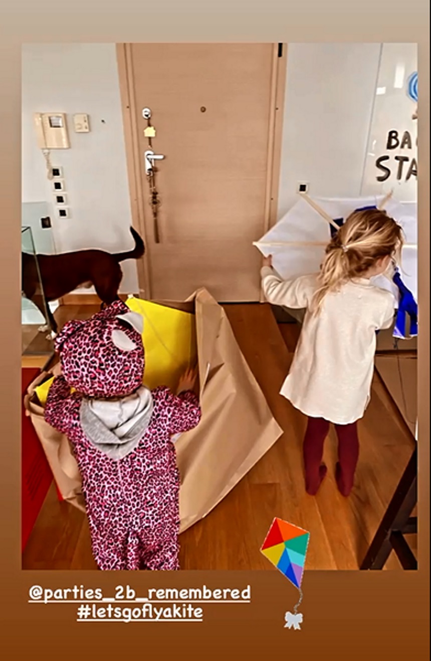 Βίκυ Καγιά: Έβγαλε φωτογραφία τα παιδιά της, πριν πετάξουν χαρταερό.