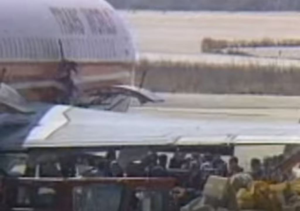 Έκρηξη βόμβας στο αεροπλάνο πάνω από το Άργος