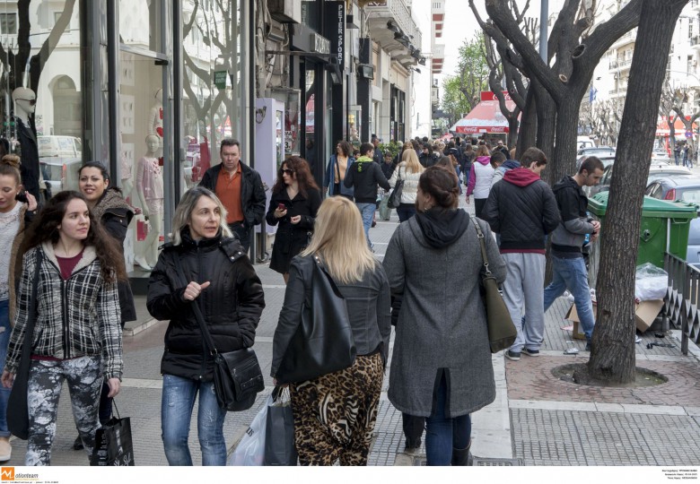 Χαλάρωση των μέτρων: Δεν θα απαιτείται χρήση μάσκας και αποστάσεις για όσους έχουν εμβολιαστεί, σύμφωνα με τα όσα αναφέρει ο ECDC. 