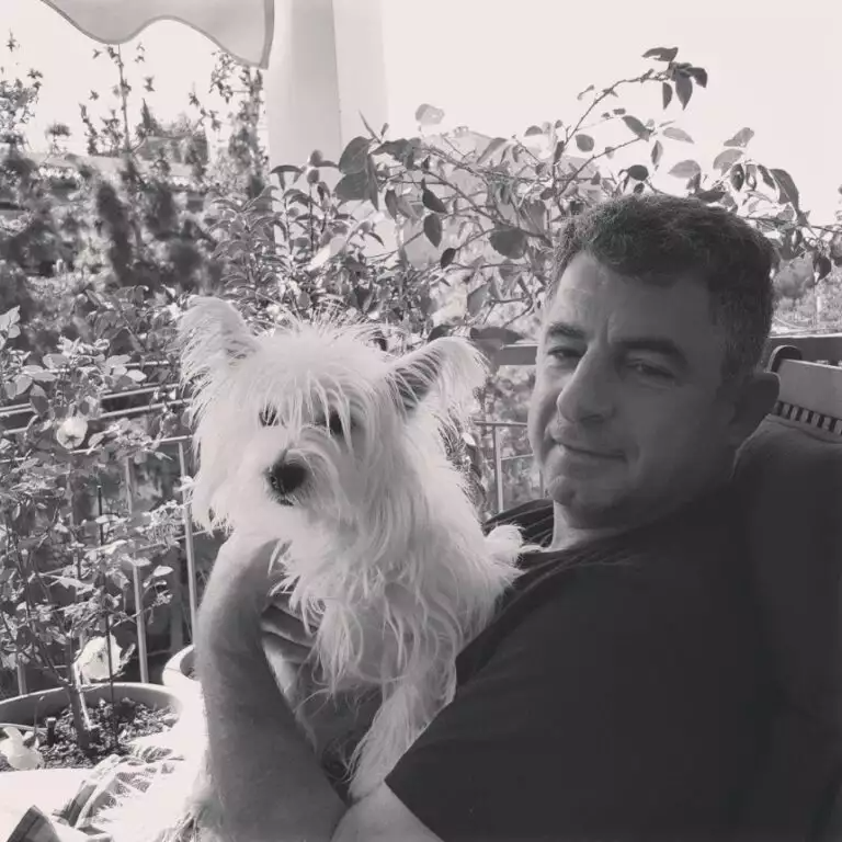 Γιώργος Καραϊβάζ