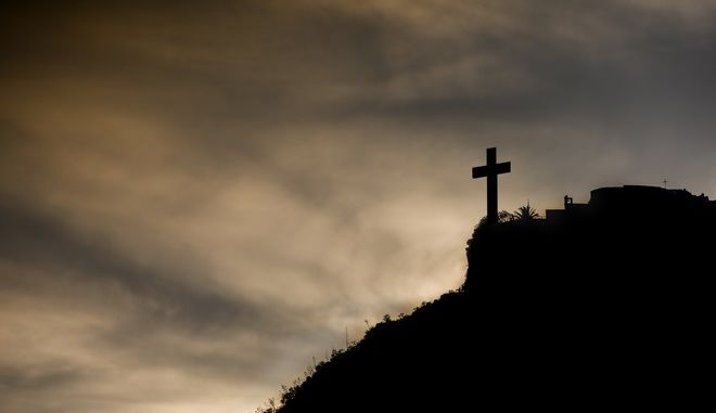 Ημέρα Μεγάλης Παρασκευής: Μουντός καιρός και μαύρος ουρανός.