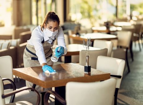 Lockdown: Πρόωρο άνοιγμα στην εστίαση, λόγω συνωστισμού στις πλατείες.