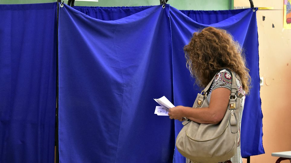 Αποτελέσματα νέας δημοσκόπησης: Μπροστά ο Κυριάκος Μητσοτάκης.