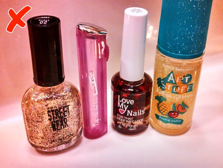 Βερνίκι νυχιών στο μπάνιο