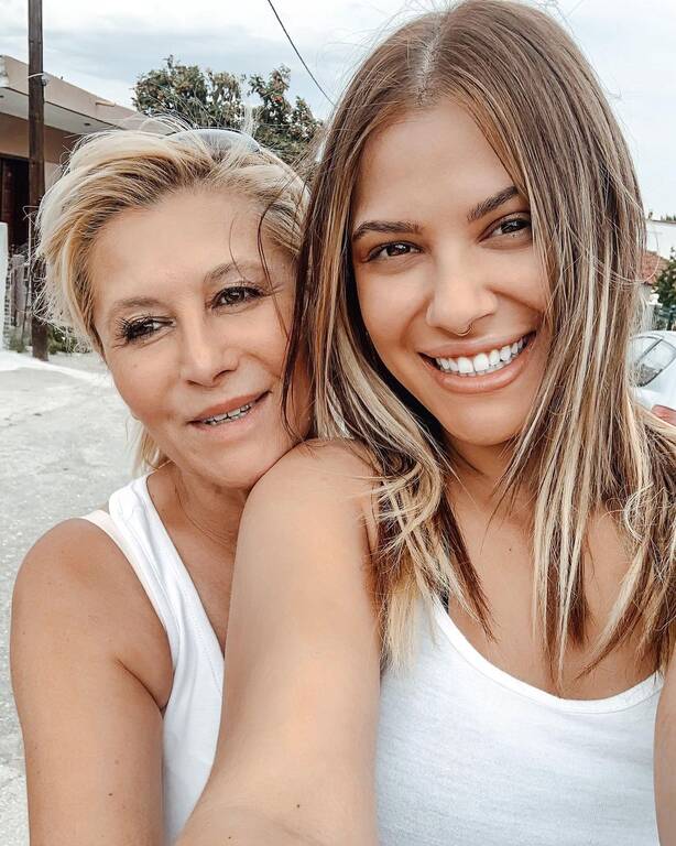 Λάουρα Νάργες: Η μητέρα της είναι πολύ όμορφη.