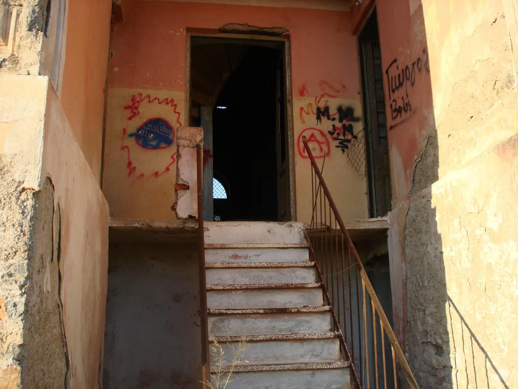 «Τους σκότωσε ένα σαμιαμίδι»: Η οικογενειακή τραγωδία και το μυστικό του πιο περίεργου τάφου της Ελλάδας