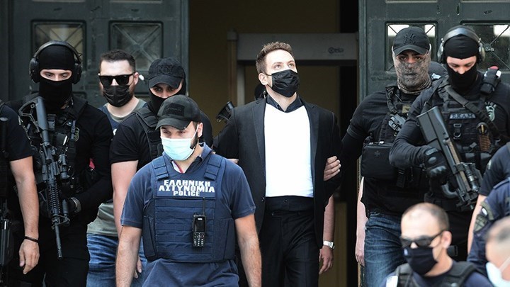 Γλυκά Νερά: Η φωτογραφία της Καρολάιν στον τάφο της ενδέχεται να αλλάξει.