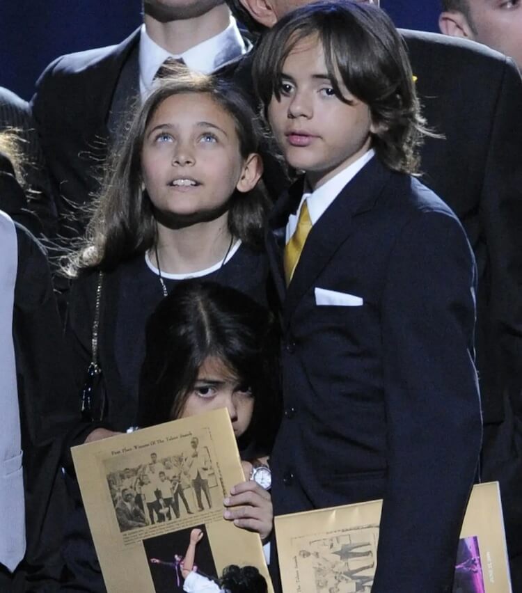 Η κόρη του Μάικλ Τζάκσον σπάει τη σιωπή της 