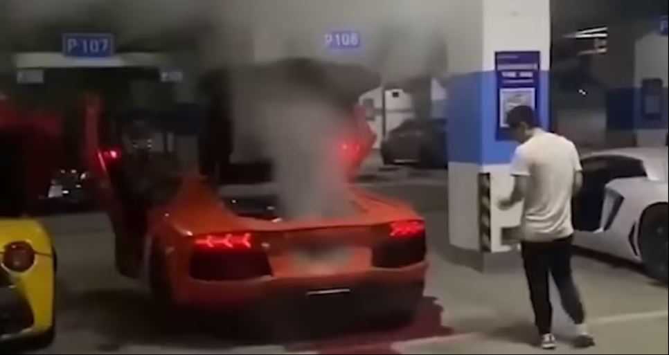 Ψήνουν στη Lamborghini 