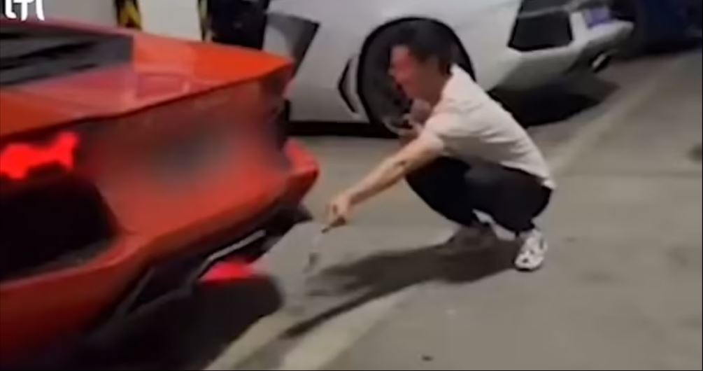 Lamborghini παίρνει φωτιά