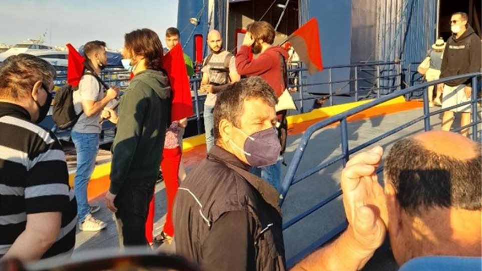Λιμάνι Πειραιά: Ένταση με συνδικαλιστές.