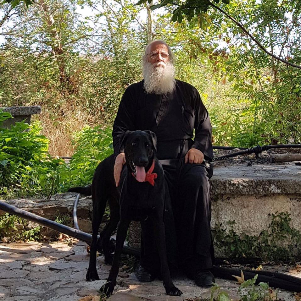 Φιλόζωος ιερέας