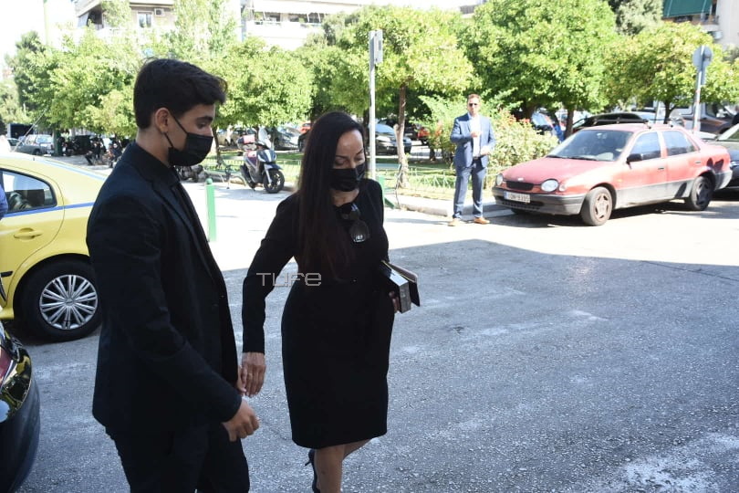 Η Βίκυ Σταμάτη στην κηδεία του Άκη Τσοχατζόπουλου 