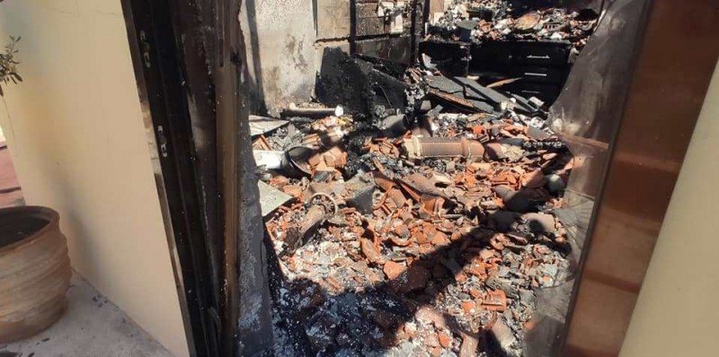 Πυρκαγιά στα Χανιά:Ολοσχερώς καταστράφηκε από πυρκαγιά που εκδηλώθηκε το μεσημέρι μονοκατοικία η οποία βρισκόταν στην είσοδο του χωριού Δελιανά του Δήμου Πλατανιά.