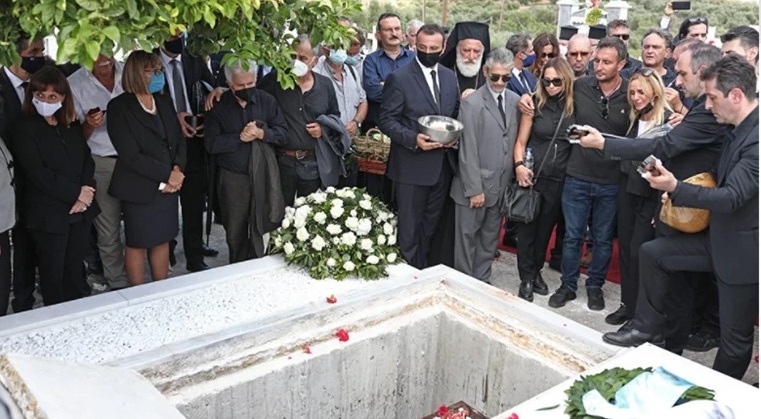 Κηδεία Μίκη Θεοδωράκη σιτάρι 