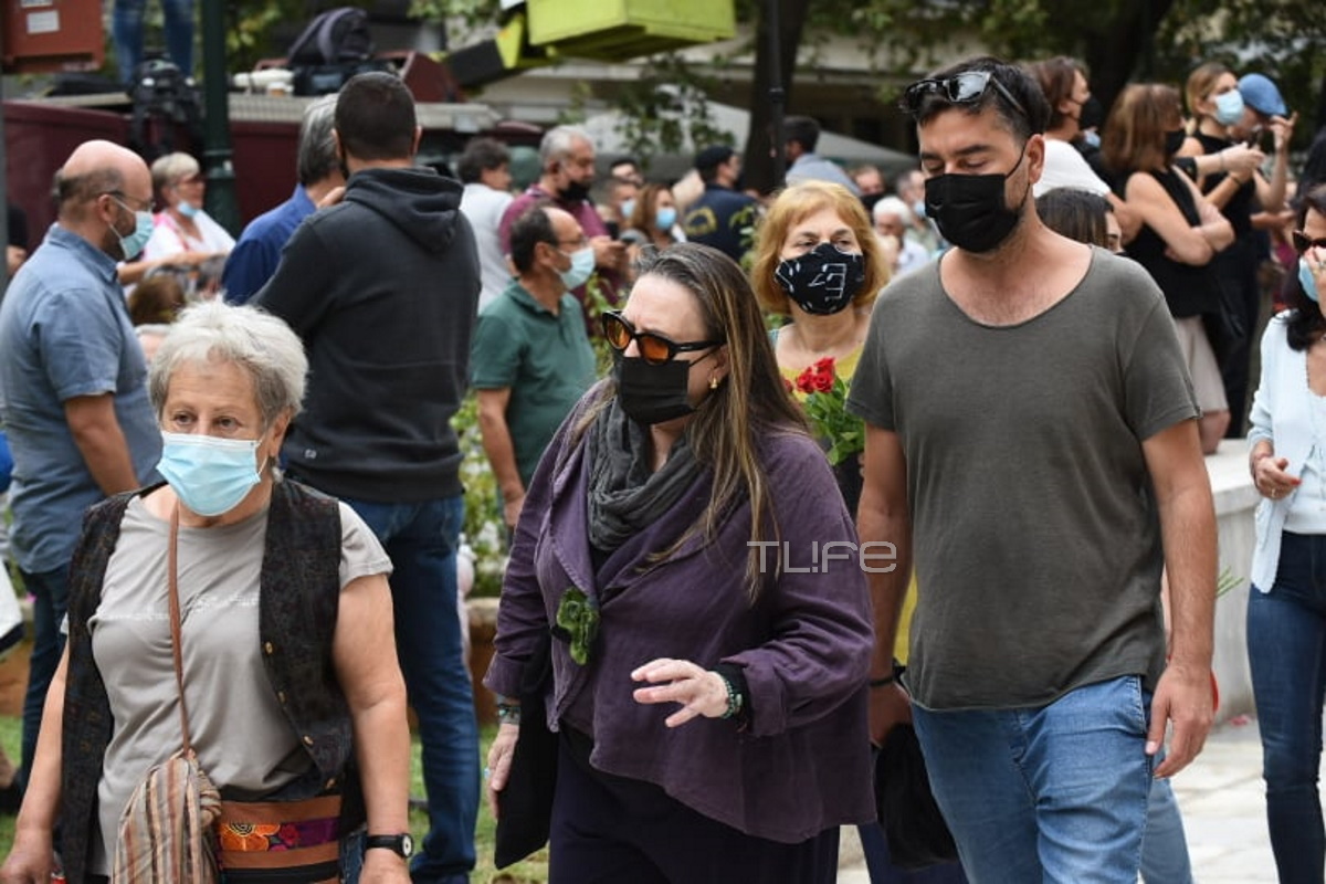 Μίκης Θεοδωράκης