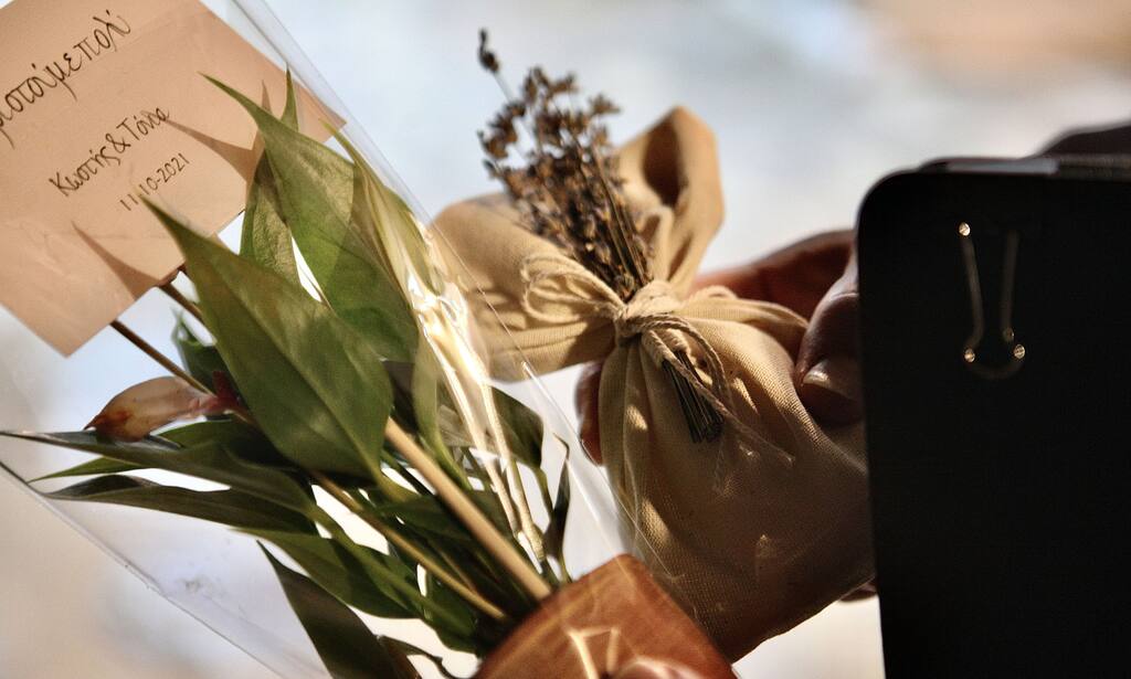 Τόνια Σωτηροπούλου και Κωστής Μαραβέγιας μπομπονιέρα 