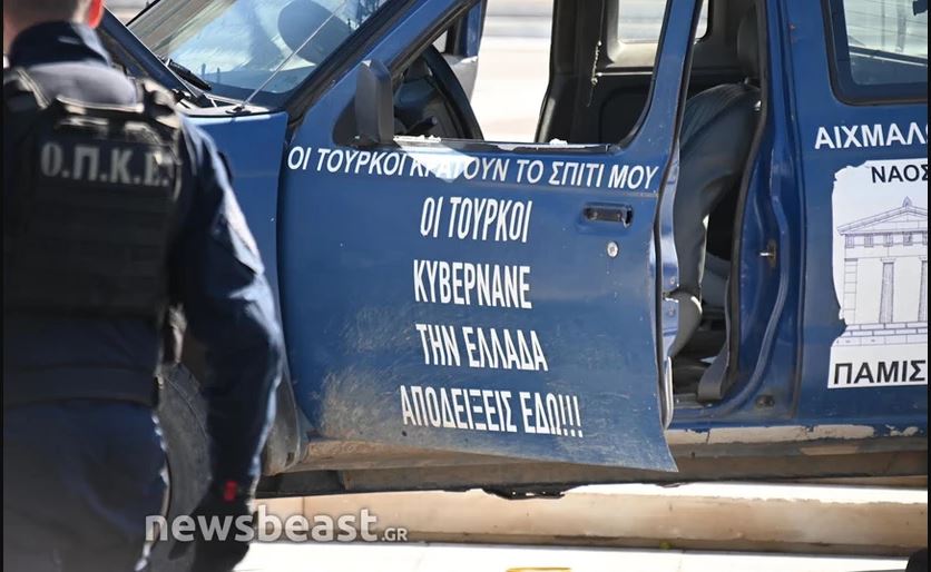 Αγροτικό αυτοκίνητο στάθμευσε μπροστά στο Μνημείο του Άγνωστου Στρατιώτη – Έκλεισε η Αμαλίας