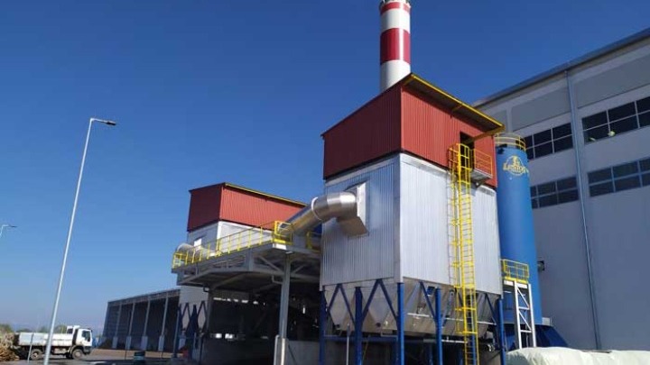 «Πράσινη θέρμανση» από υπολείμματα καλαμποκιού, αμπελιών και μήλων στον Δήμο Αμυνταίου