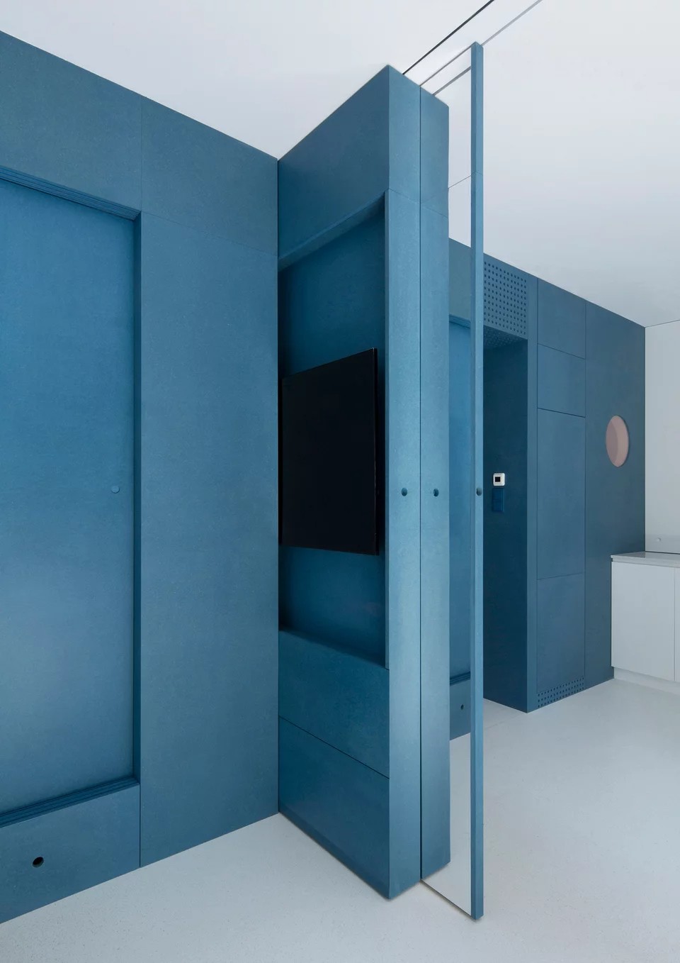 Μικρό πολυτελές διαμέρισμα με κρυφά δωμάτια 