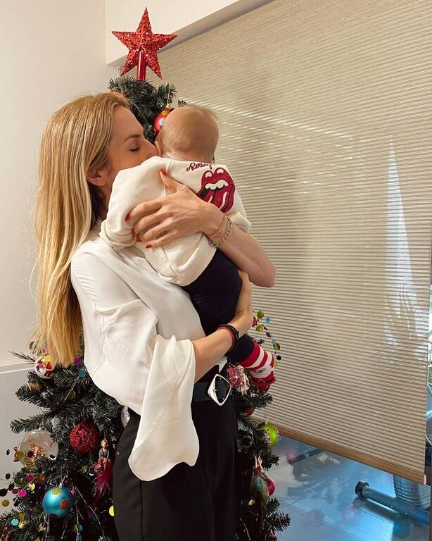 Ντορέττα Παπαδημητρίου χριστουγεννιάτικο δέντρο