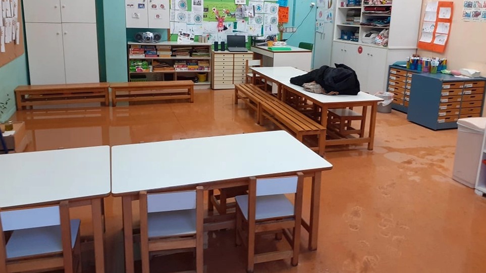Πλημμυρισμένο νηπιαγωγείο στην Καλλιθέα 