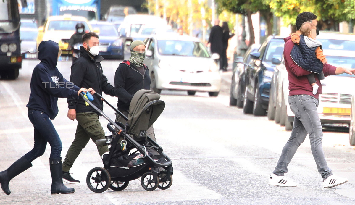 Παναγιώτης Αντώνιος Κικίλιας: Ο γιος της Τζένης Μπαλατσινού μεγάλωσε και βγήκε βόλτα μαζί με τους γονείς του