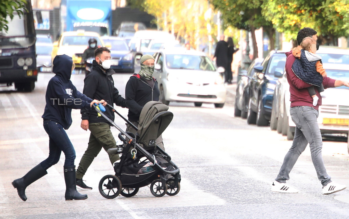 Παναγιώτης Αντώνιος Κικίλιας: Ο γιος της Τζένης Μπαλατσινού μεγάλωσε και βγήκε βόλτα μαζί με τους γονείς του