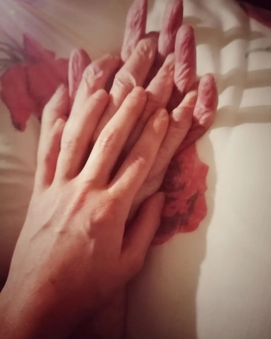 Ο Θανάσης Τσαλταμπάσης στο πλευρό της συντρόφου του 