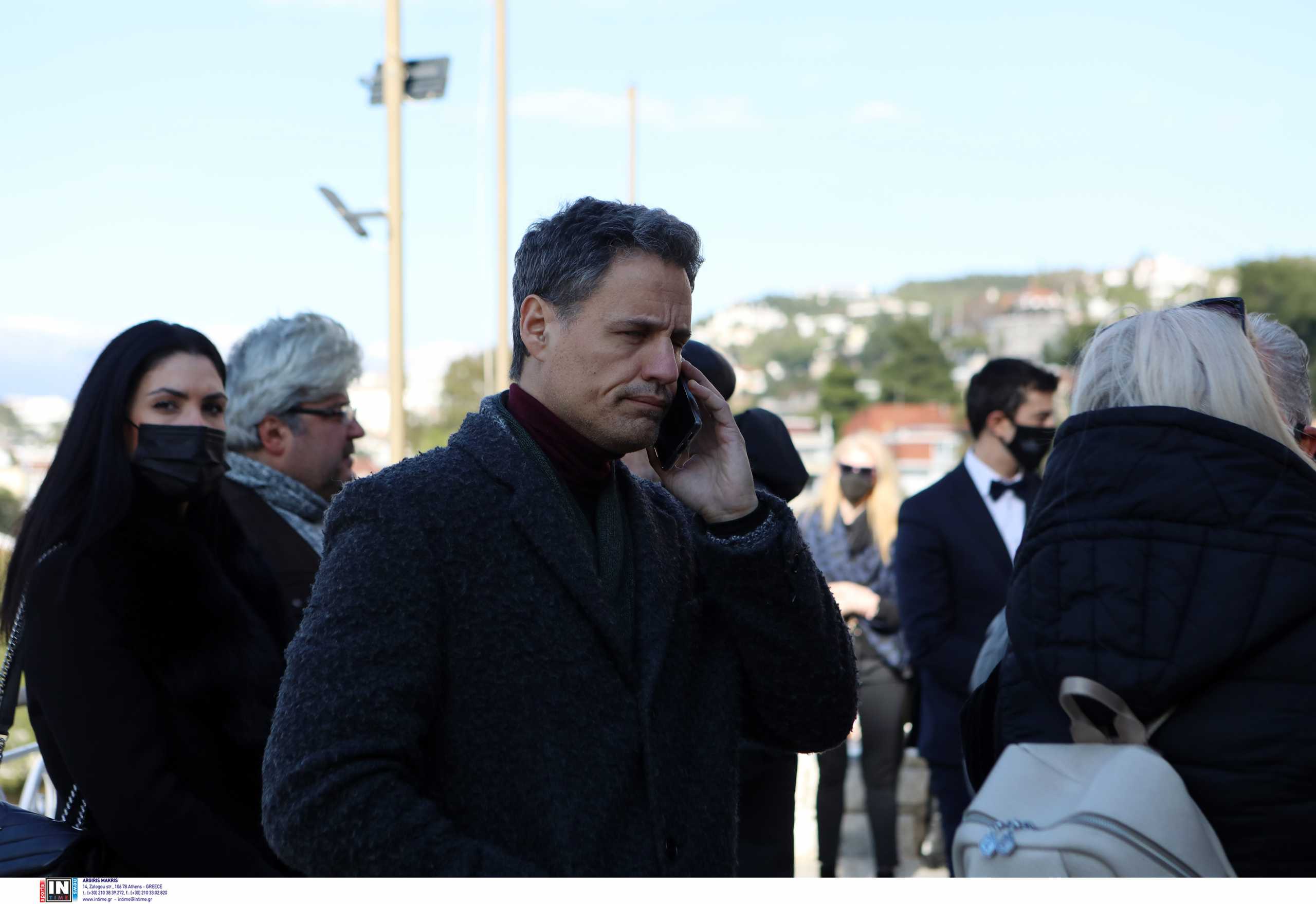 Γρηγόρης Πετράκος μάσκα 